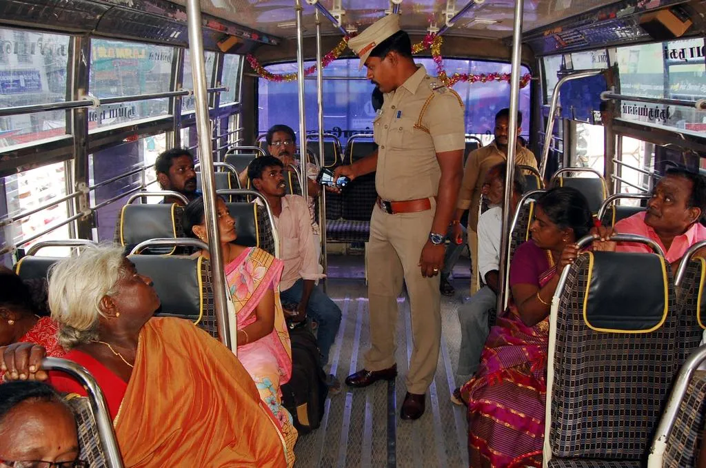  Robbery on the bus ...